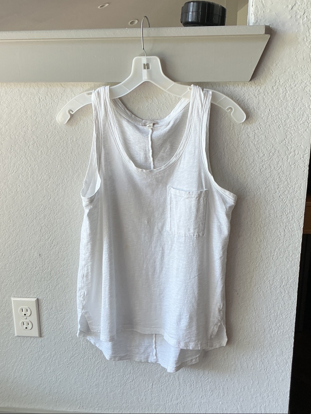 Gap Scoop Neck Pocket Tank